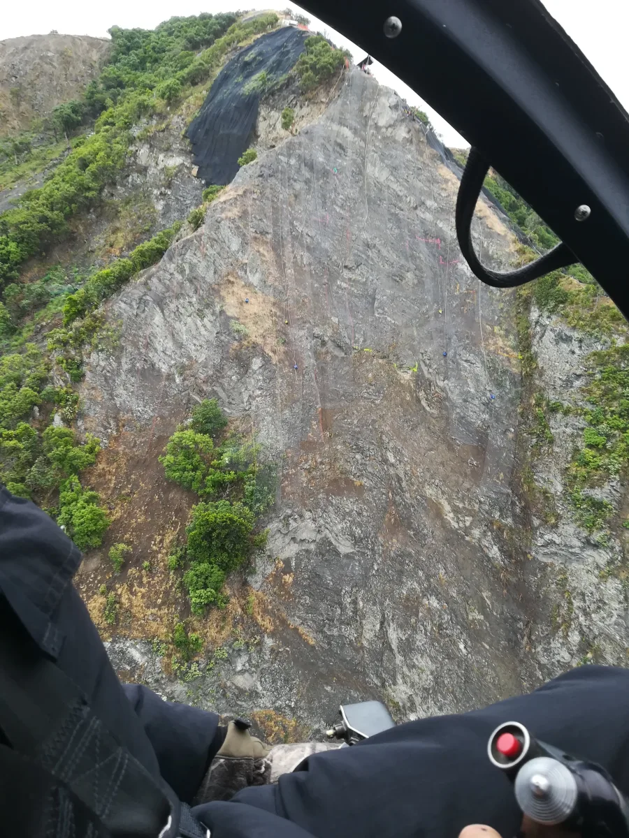 geotech-investigating-cliff-face